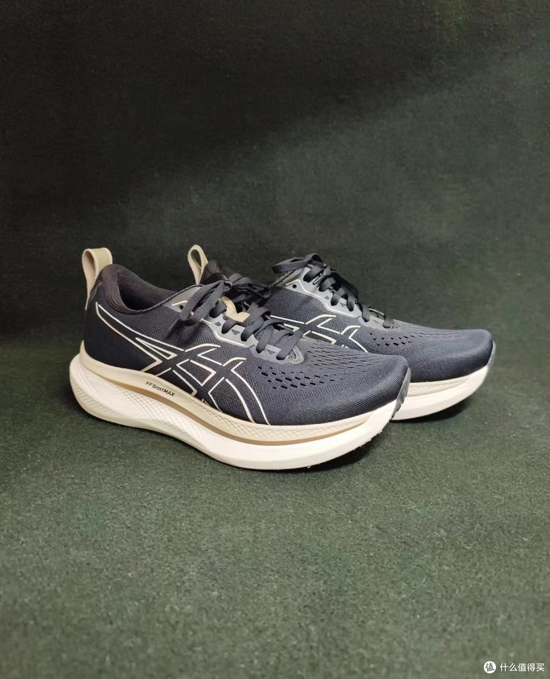Asics GLIDERIDE MAX 中帮跑步鞋:低调实力派,长跑舒适之选