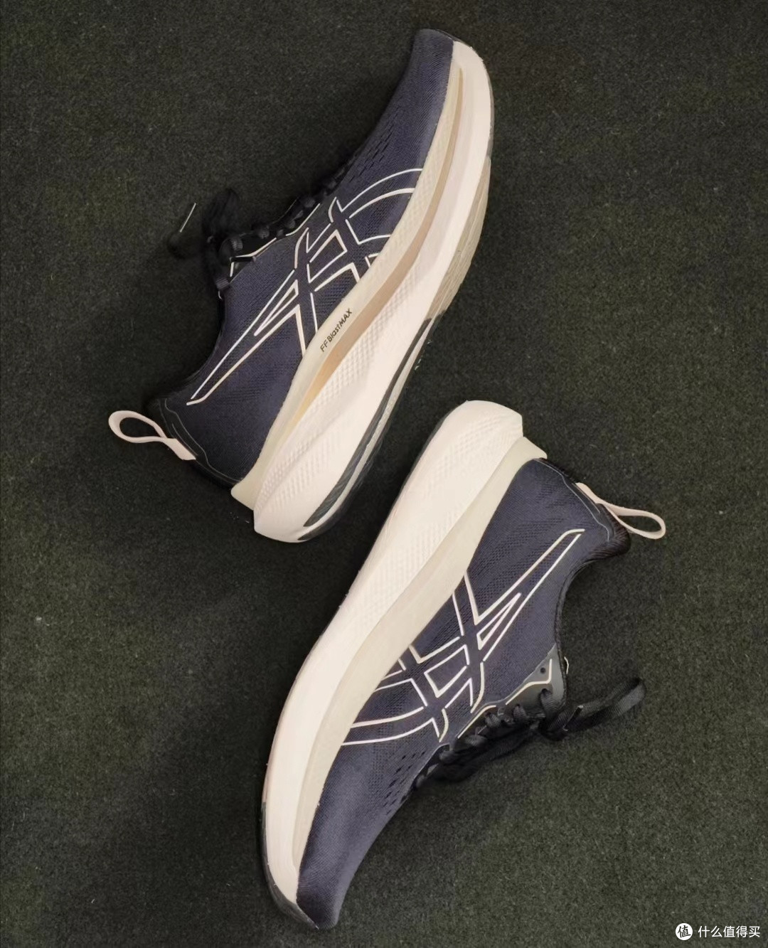 Asics GLIDERIDE MAX 中帮跑步鞋:低调实力派,长跑舒适之选