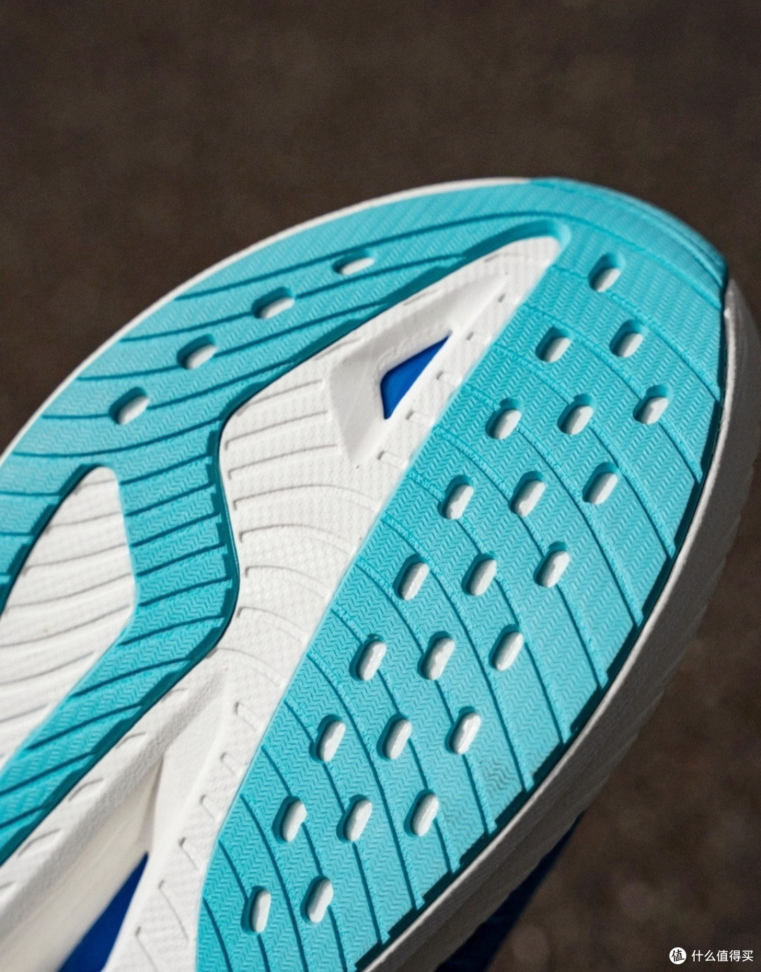 跑鞋界的 “蓝色精灵”:HOKA ONE ONE MACH X2