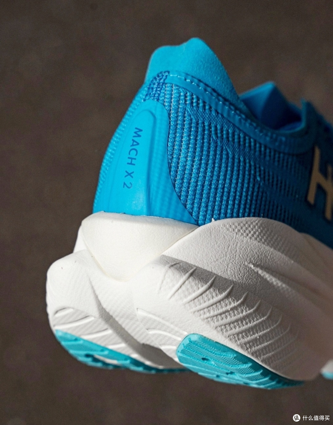 跑鞋界的 “蓝色精灵”:HOKA ONE ONE MACH X2