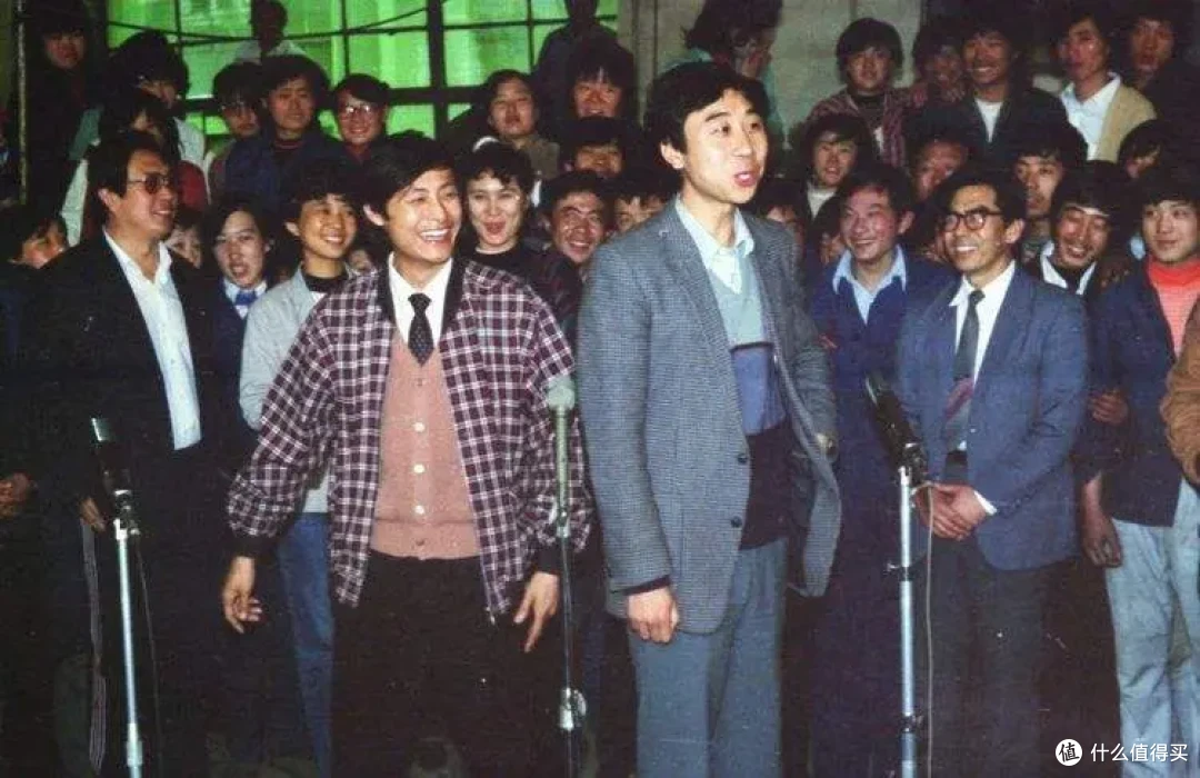 冯巩两任搭档刘伟、牛群纷纷离开，只有冯巩坚守终成一代大师