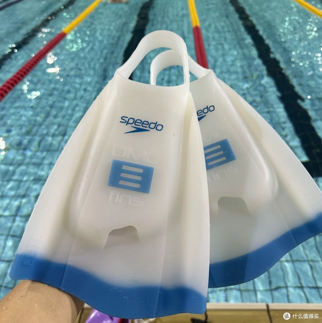 一脚蹬进速度王国:Speedo DMC联名脚蹼