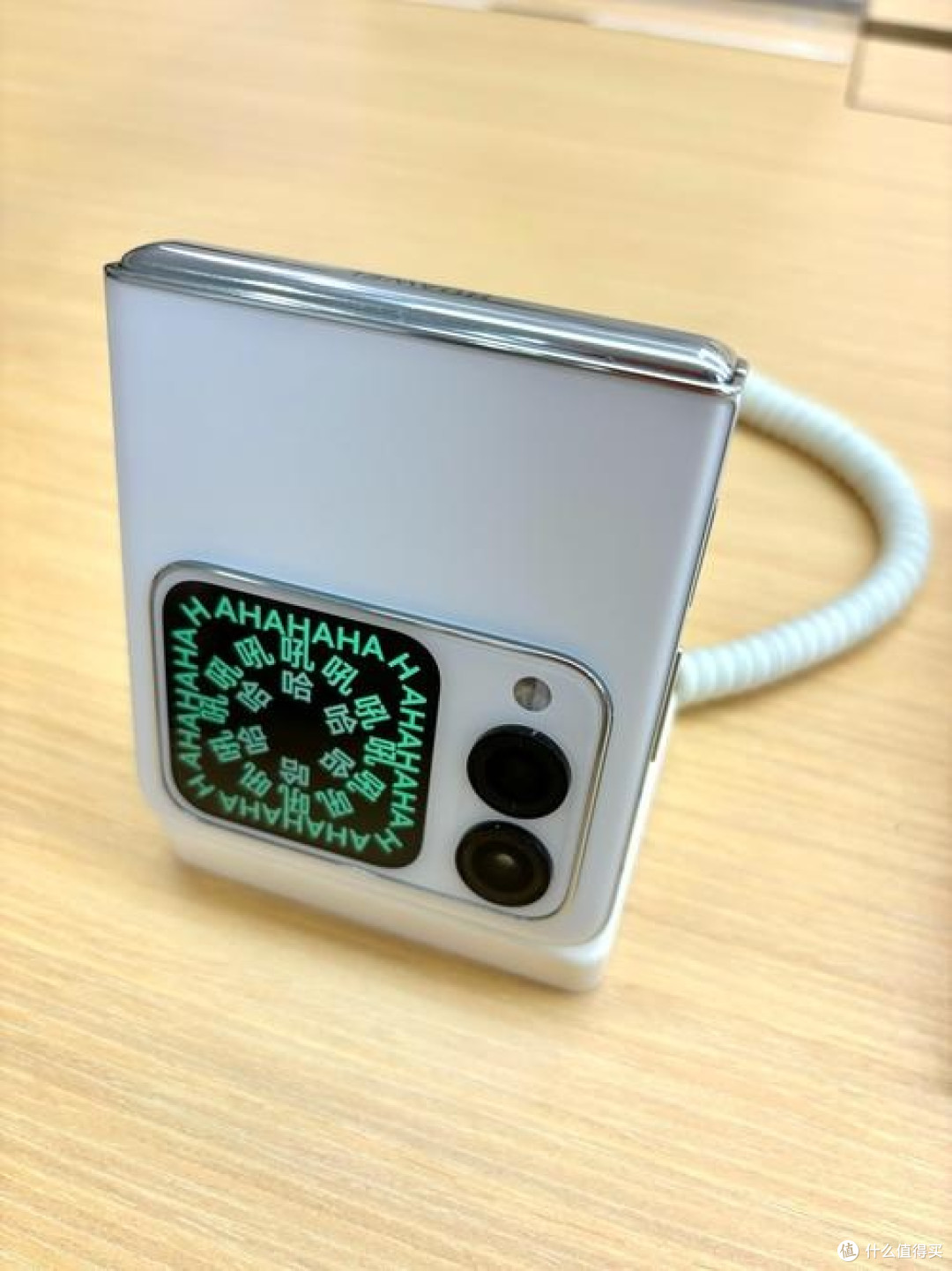 折叠屏手机体验大不同:从设计创新到实用价值