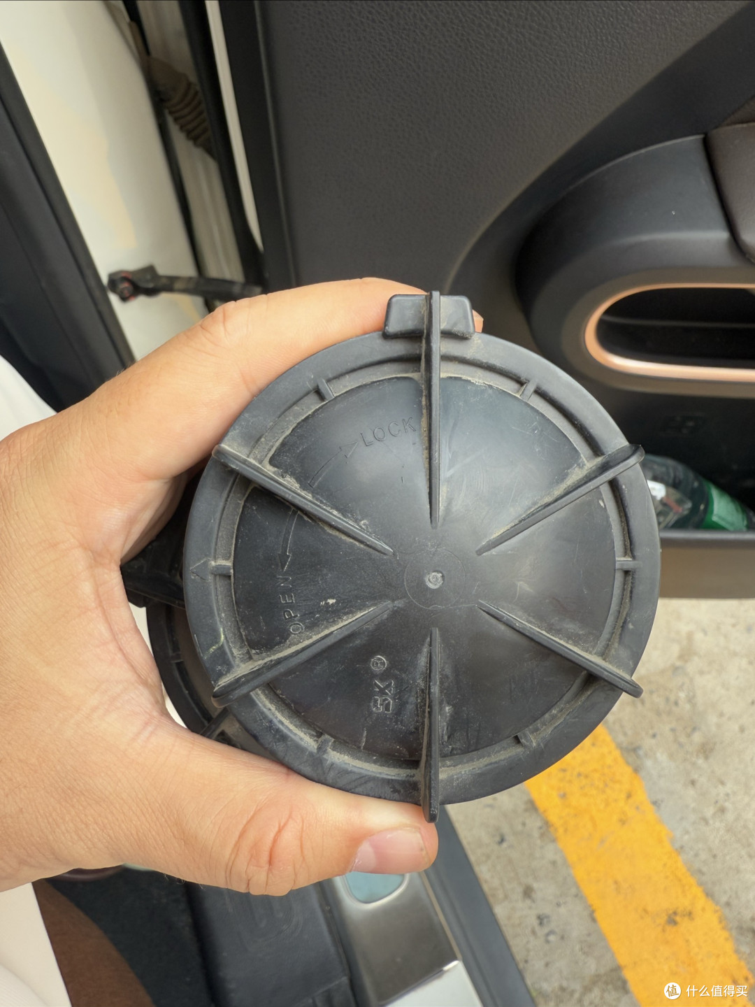 一个风扇无损处理车灯进水