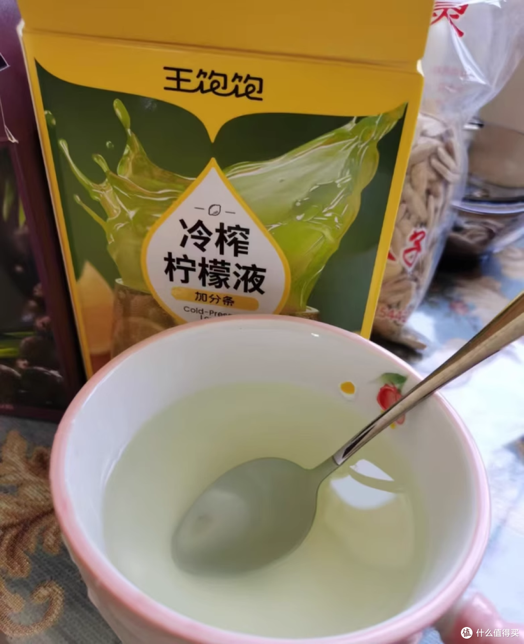 夏日续命神器!王饱饱冷榨柠檬液让喝水变快乐