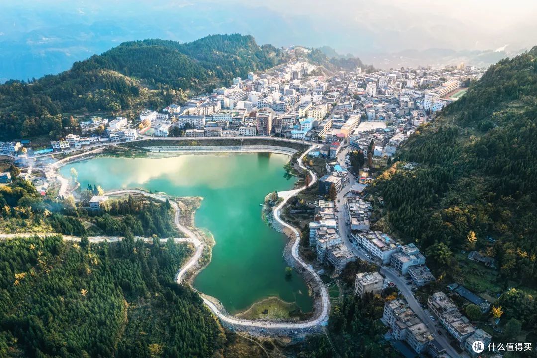 夏日限定!藏在山水间的 “天然空调城”,玩水避暑来了就想养老
