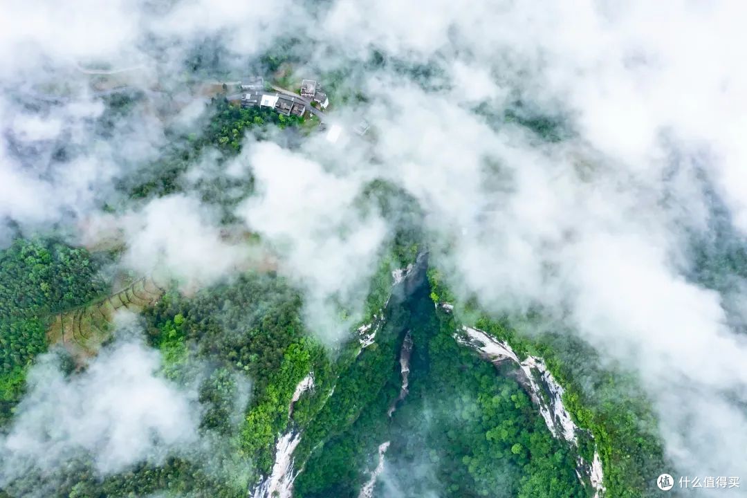 夏日限定!藏在山水间的 “天然空调城”,玩水避暑来了就想养老
