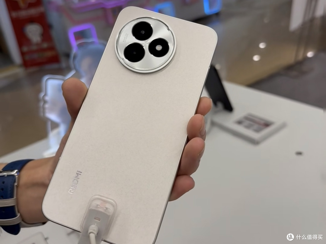2599元起!小米REDMI K80至尊版发布,这款性能怪兽值得入手吗?