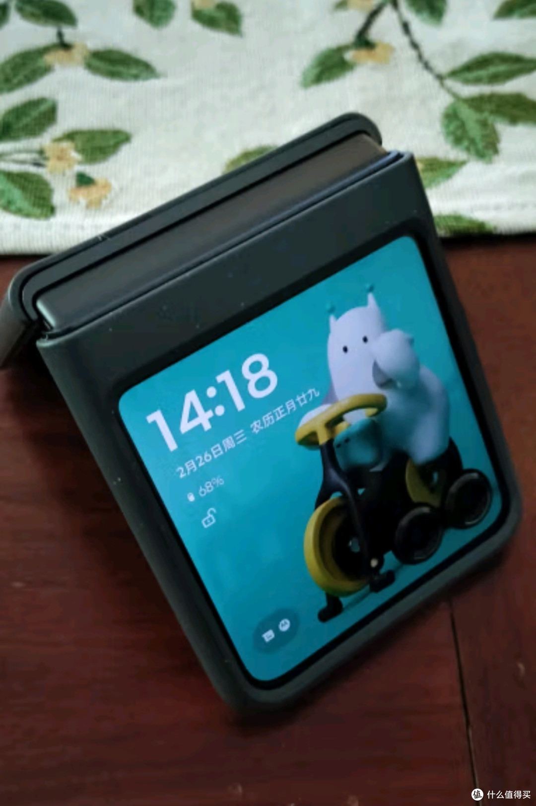 摩托罗拉联想moto razr 50 超轻时尚 多功能大外屏