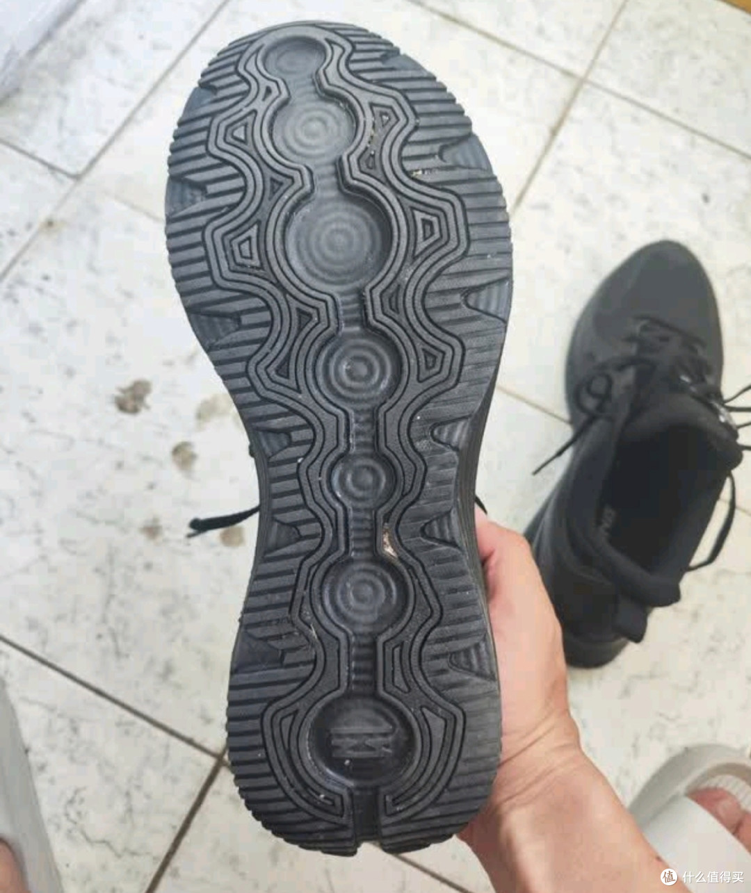 夏日跑步搭子！李宁越影ELEMENT让运动超轻盈