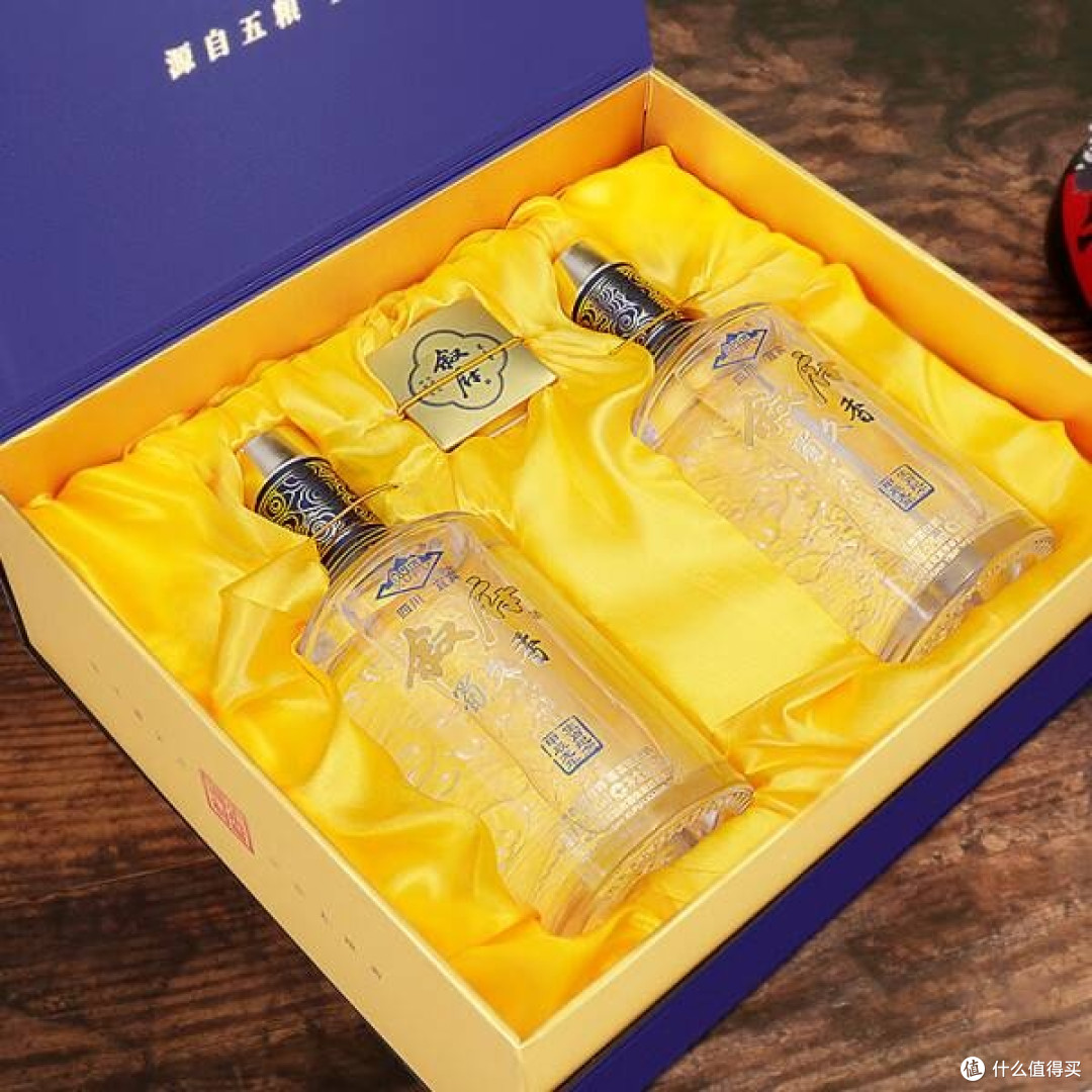 杯中岁月:叙府龙年纪念酒的文化叙事