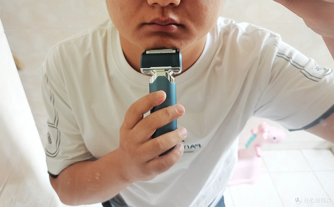 未野MRX往复式剃须刀测评:五刀头浮动设计,胡须清理更干净!