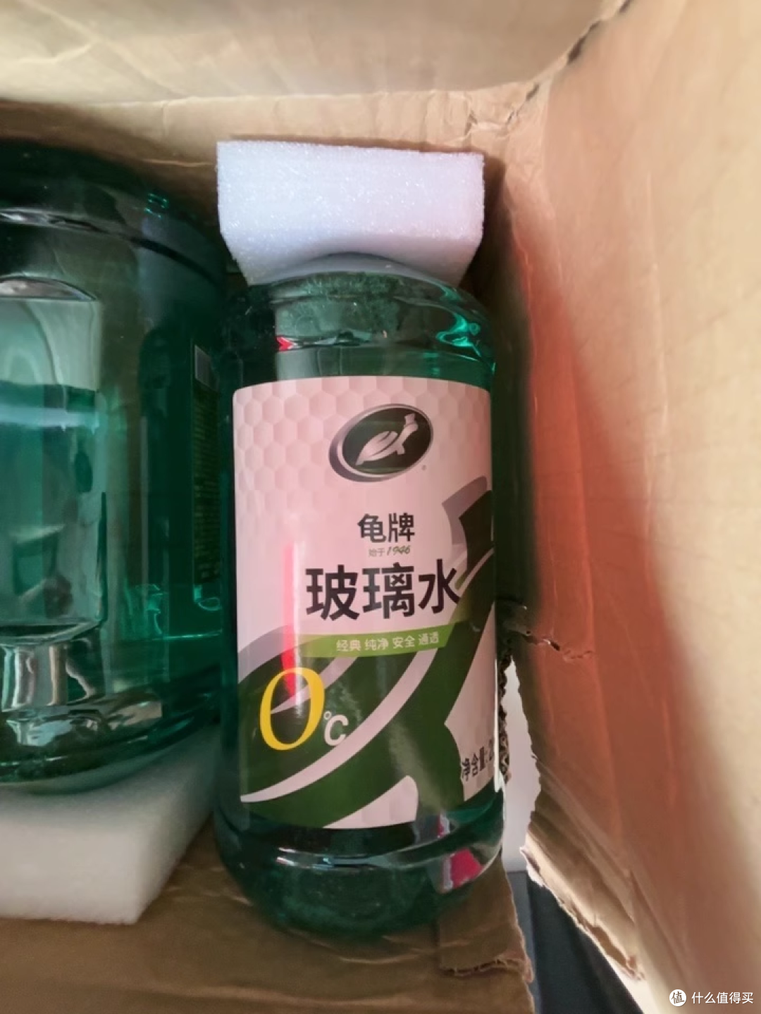 夏天玻璃脏到崩溃?这瓶水 3 秒还你 “高清视野”