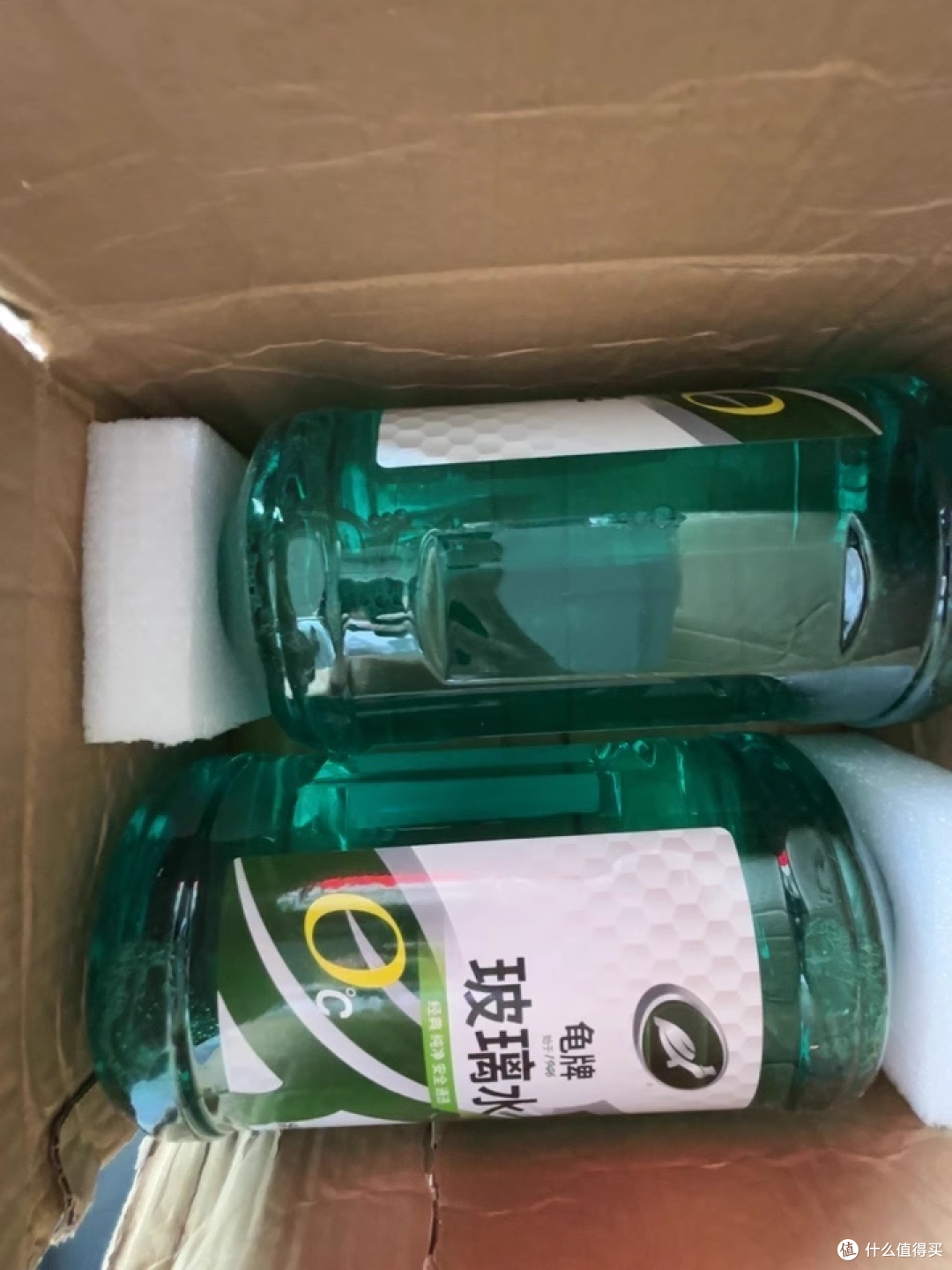 夏天玻璃脏到崩溃?这瓶水 3 秒还你 “高清视野”