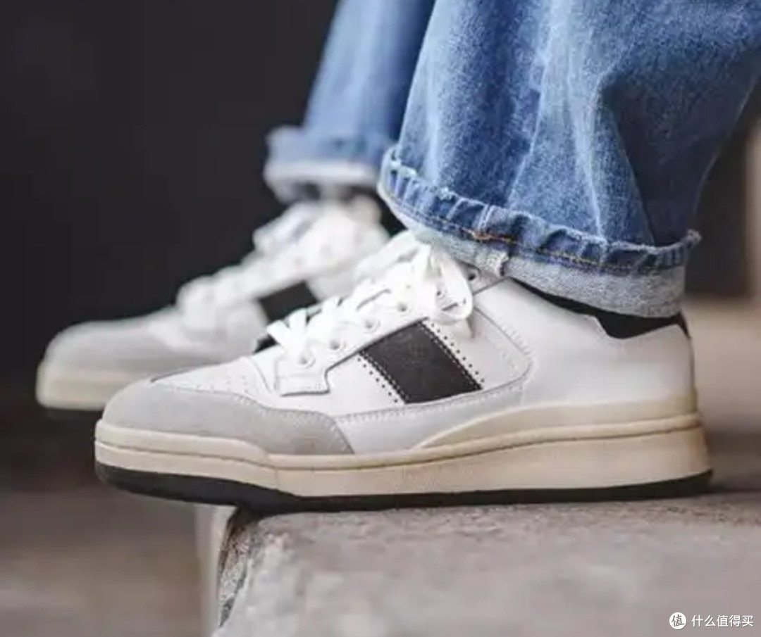 运动鞋穿搭指南:街头美学的解构与重组