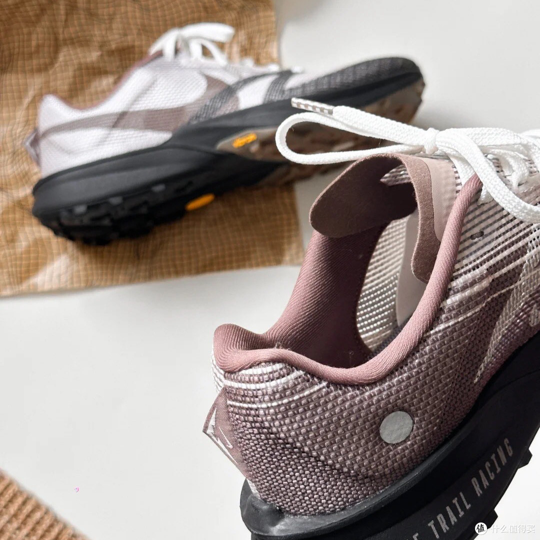 Nike TERRA KIGER 10：轻量竞速越野跑鞋