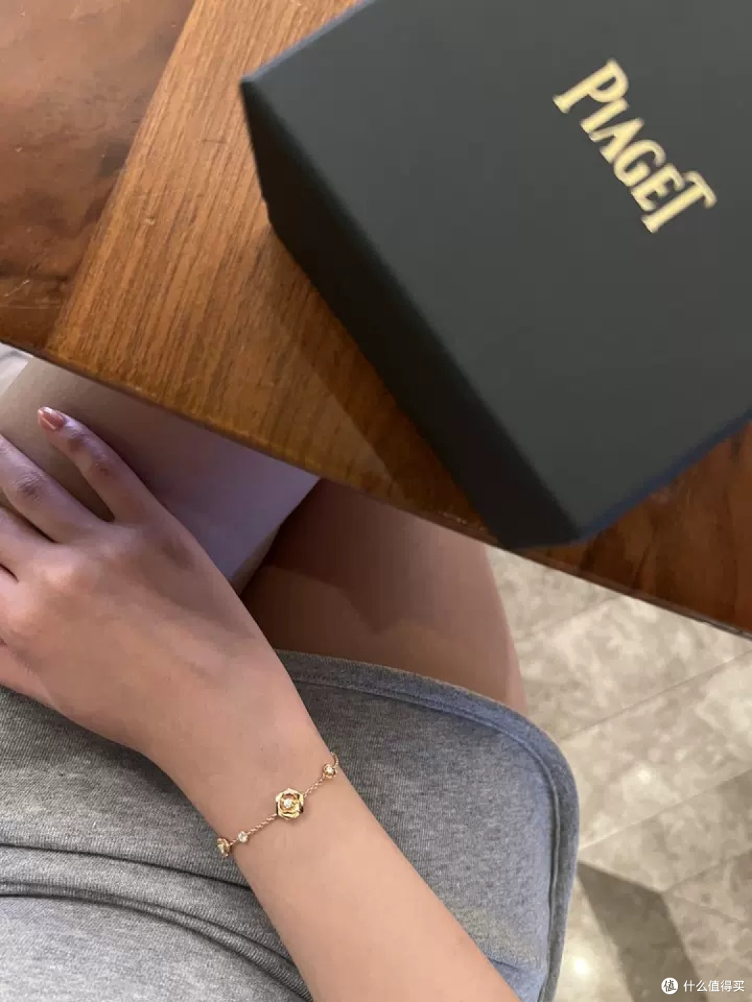 当玫瑰在腕间绽放:Piaget Rose系列手链的诗意栖居