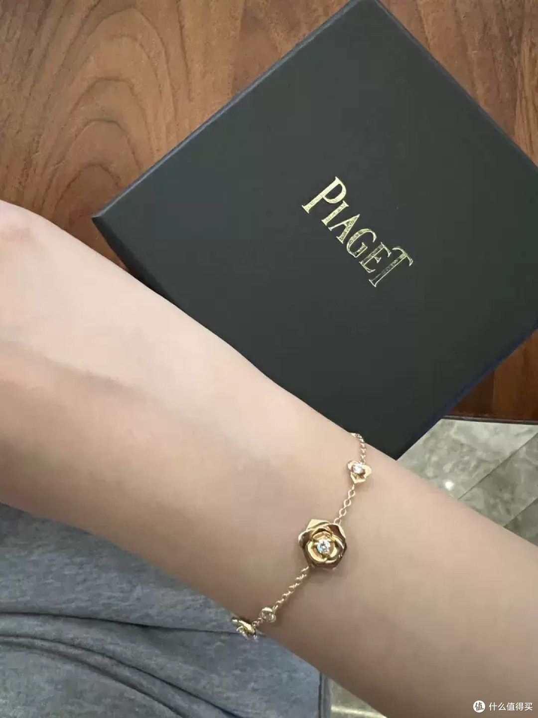 当玫瑰在腕间绽放:Piaget Rose系列手链的诗意栖居