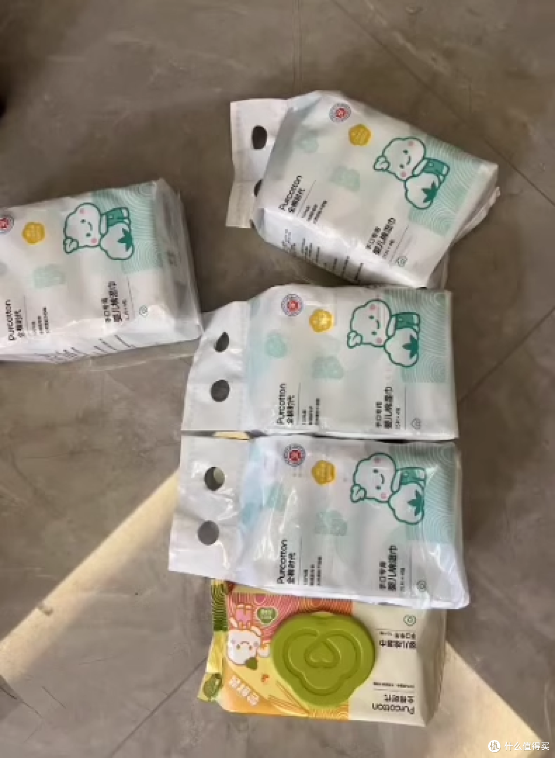 无限回购!这湿巾承包了我家娃的 “清洁大业”
