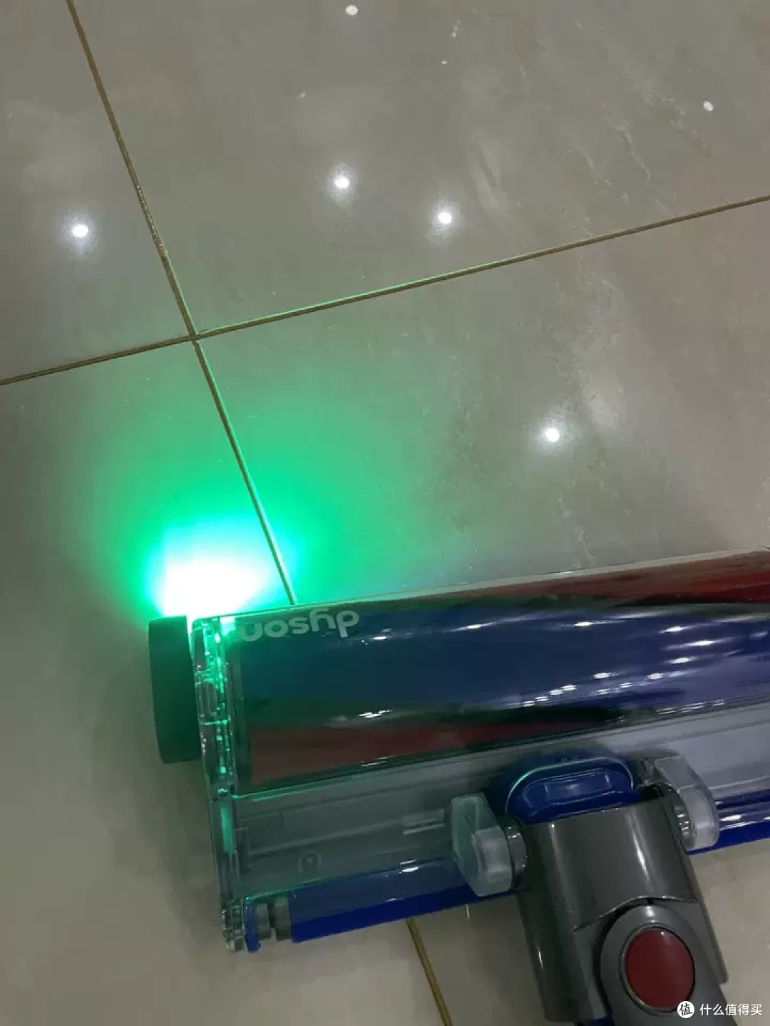 戴森V11 Fluffy吸尘器:大户型清洁与深度除螨的全能战士
