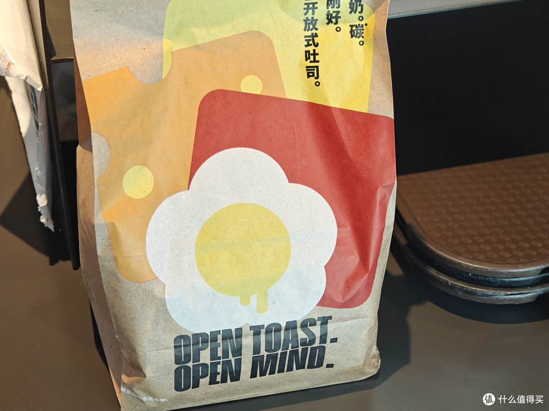 神奇的联名,ROG与肯德基的汉堡联名