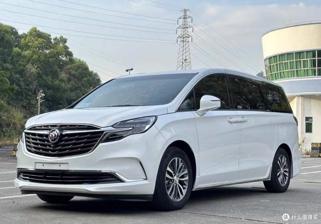 一辆猜不到老板位上是谁的GL8