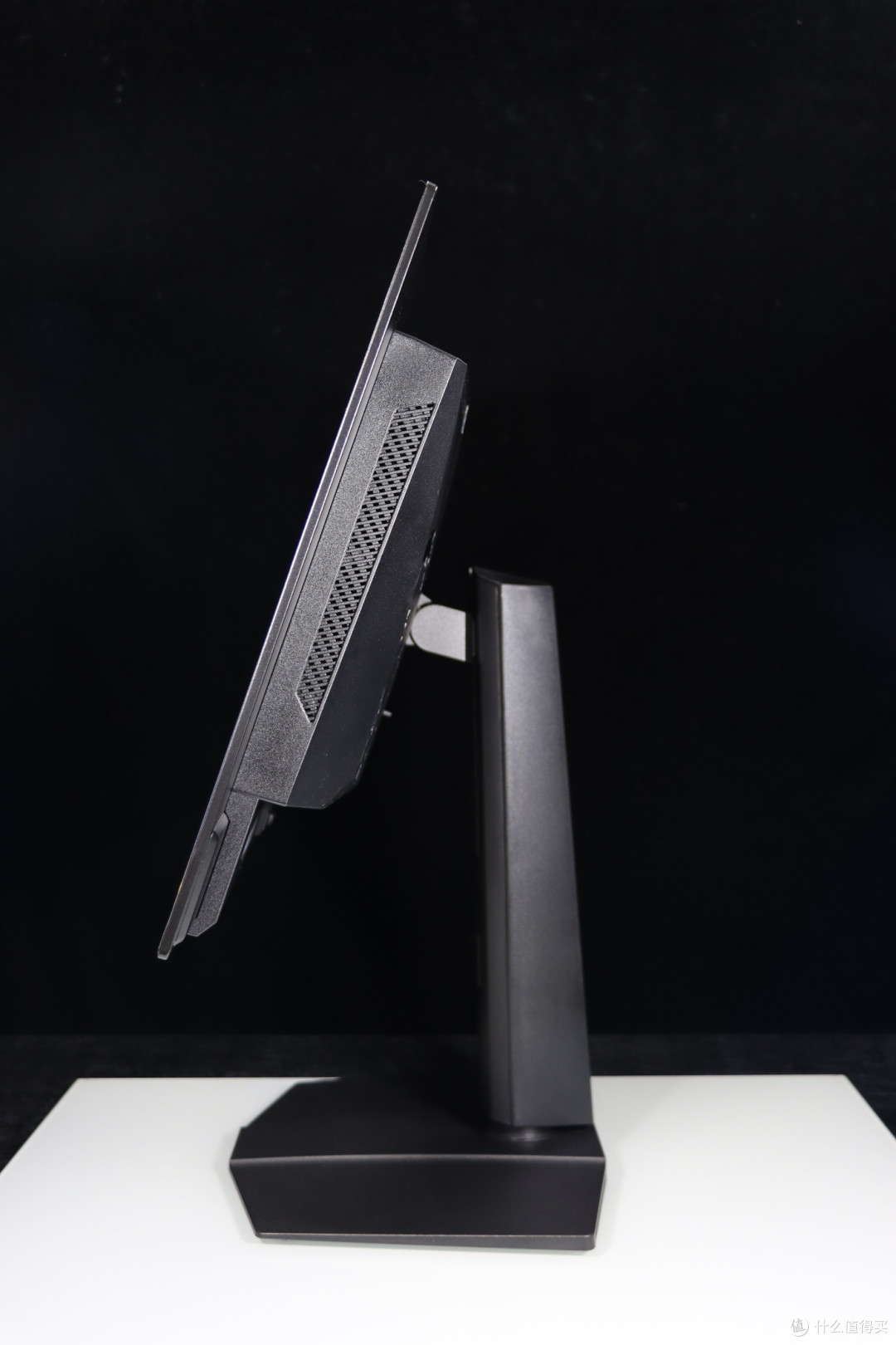 顶奢级的视觉享受!微星 MAG 272UP QD-OLED X24 流光显示器