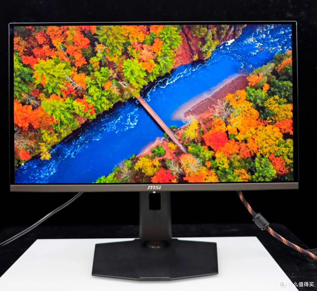 顶奢级的视觉享受!微星 MAG 272UP QD-OLED X24 流光显示器