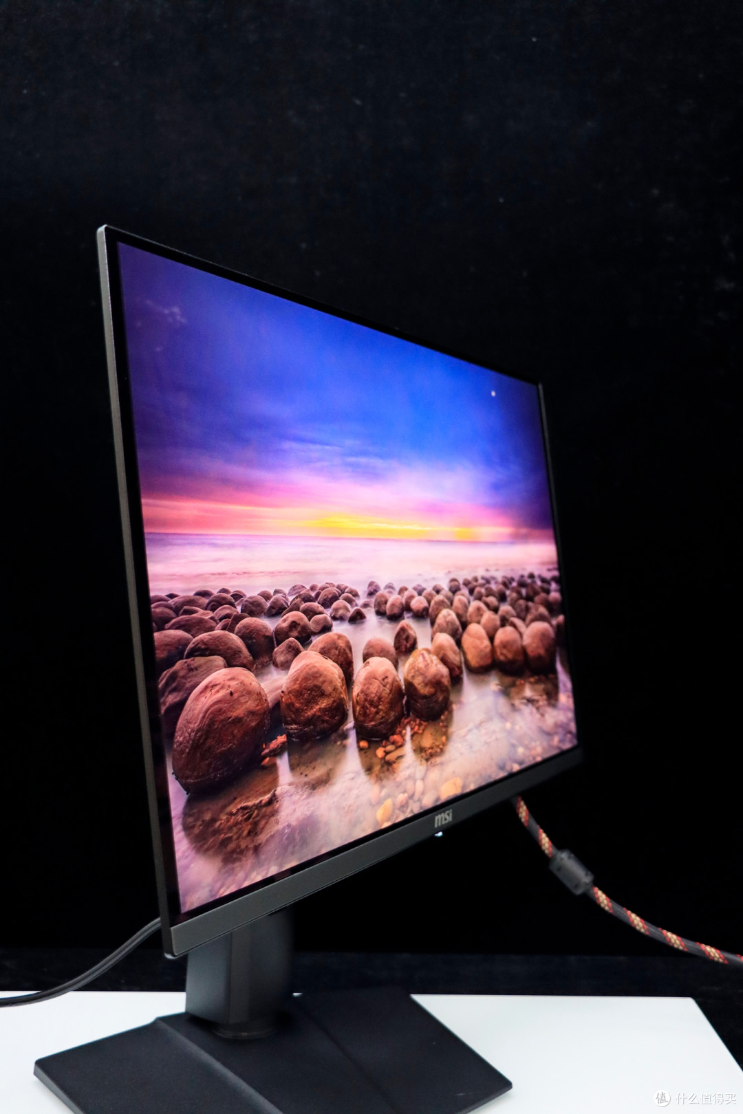 顶奢级的视觉享受!微星 MAG 272UP QD-OLED X24 流光显示器