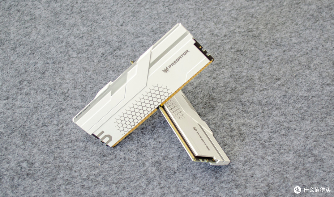 一键超频真香！宏碁掠夺者冰刃 DDR5 8000 48GB 英特尔IPO体验