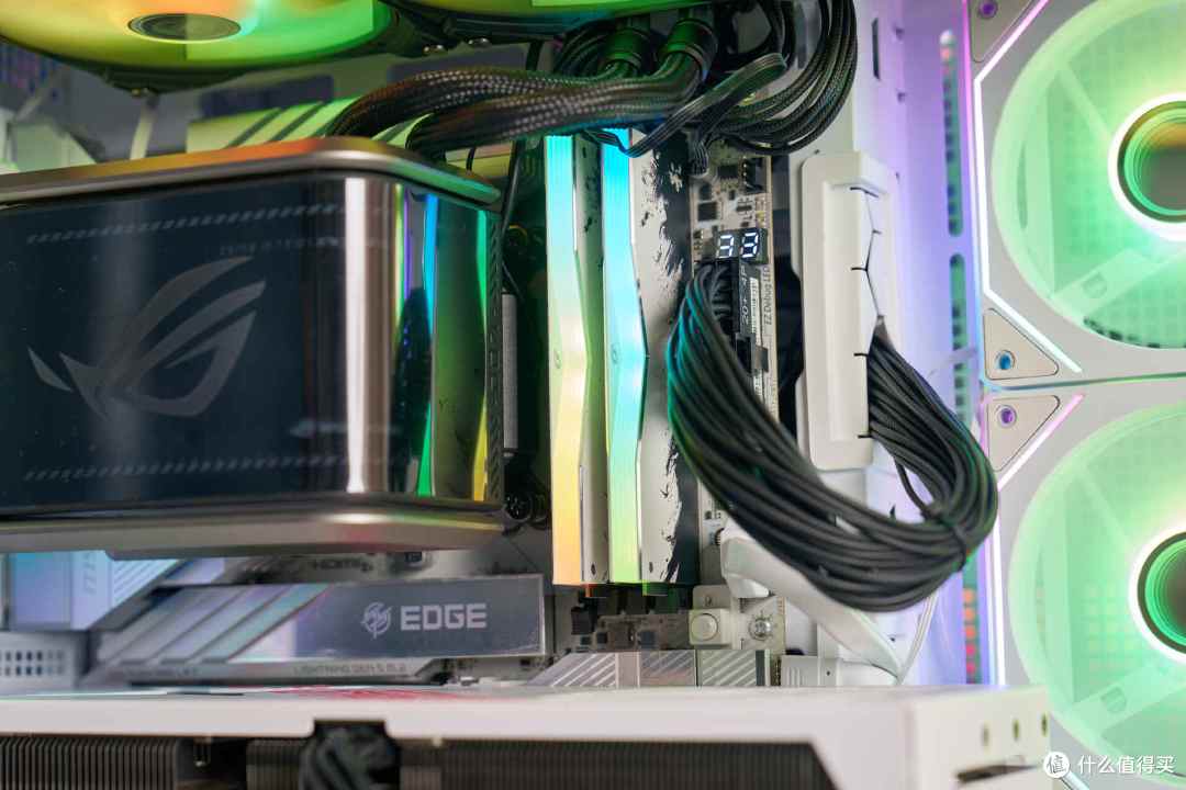 水墨设计，性能强劲，七彩虹 iGame 影系列内存