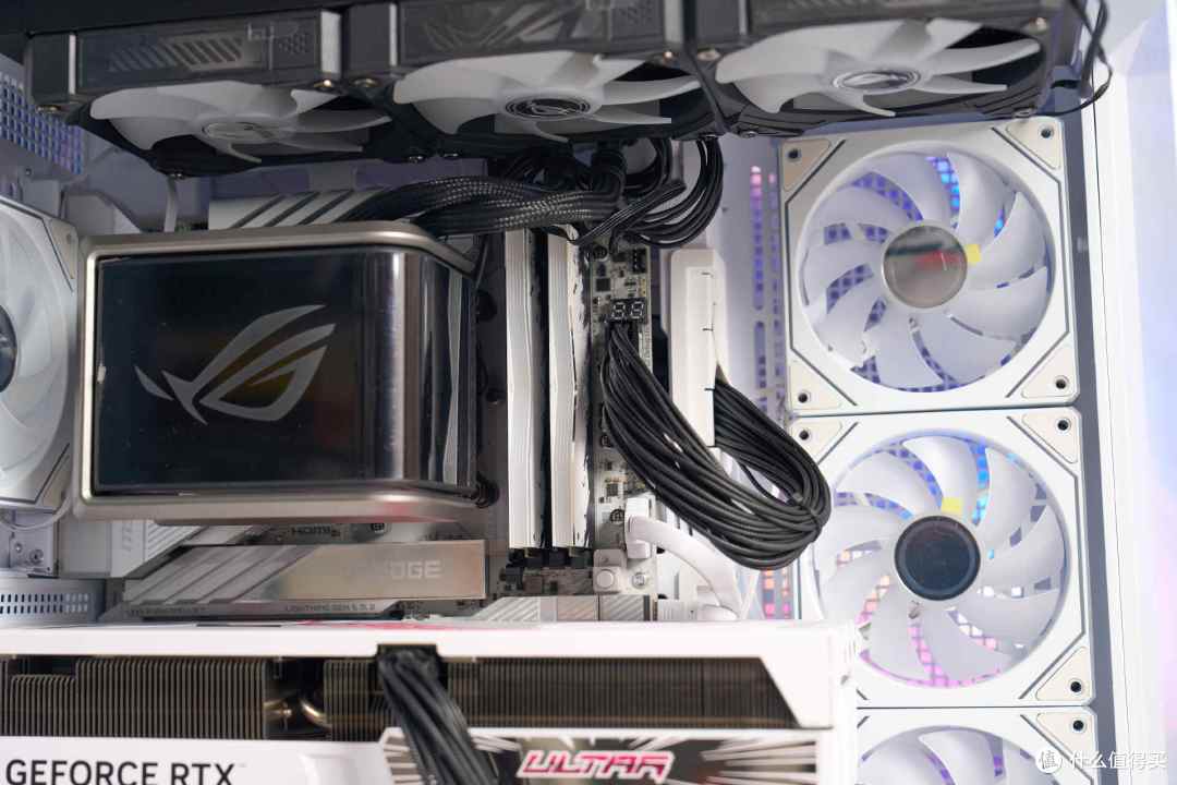 水墨设计，性能强劲，七彩虹 iGame 影系列内存