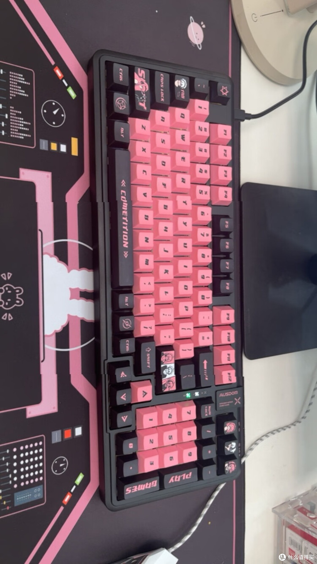 Ausdom HOLA 98 PRO：甜酷电竞新体验