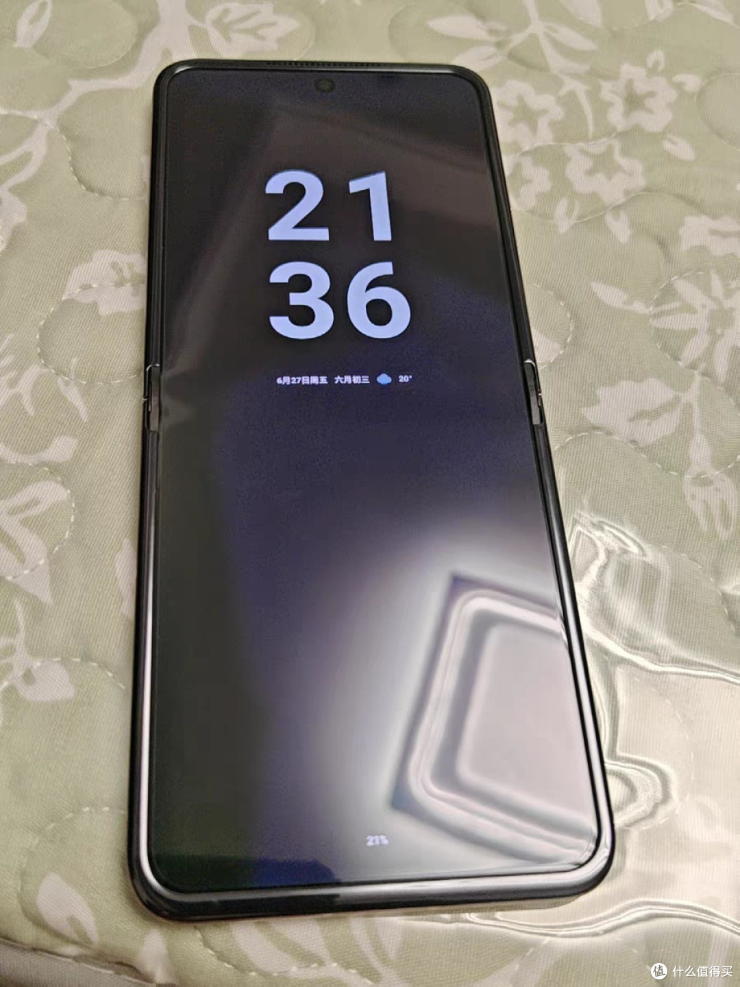 联想moto razr60 3.6英寸外屏折叠手机5000万主摄Pantone定制色