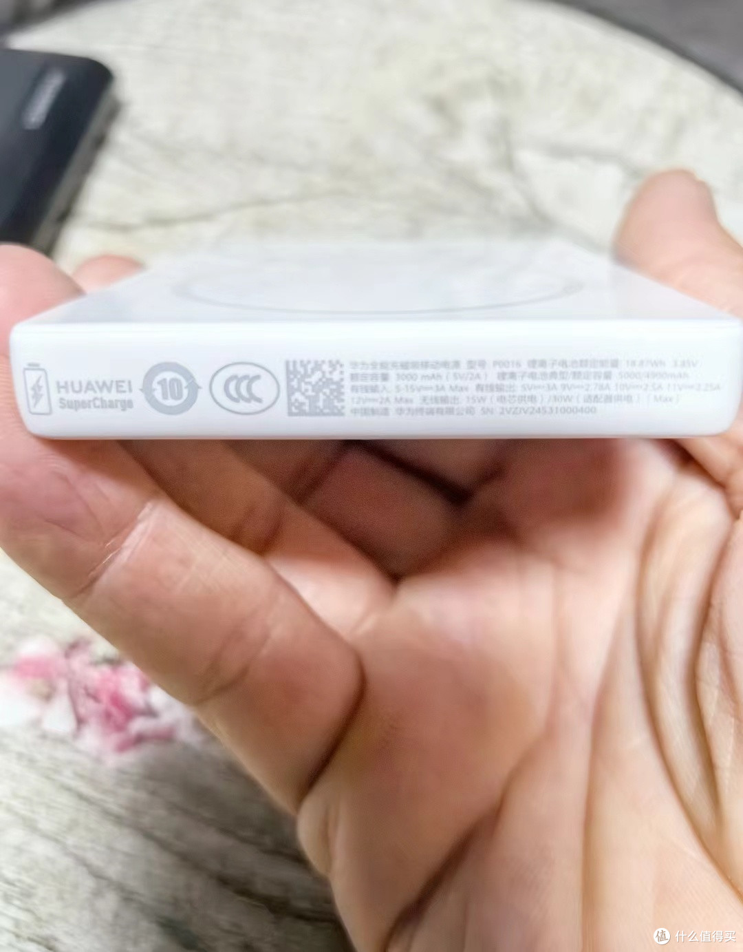 华为 全能充磁吸移动电源:3C 认证加持,轻松上飞机
