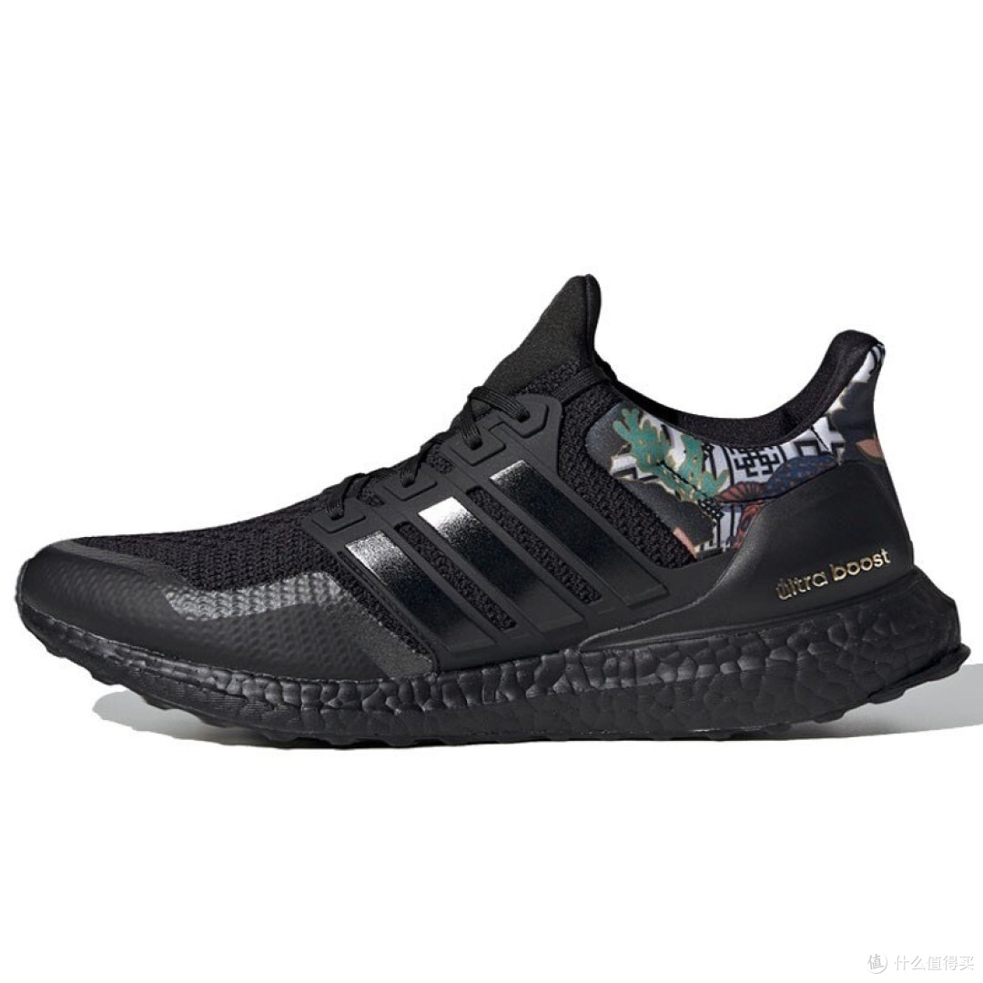阿迪达斯Ultraboost系列绝对是一颗璀璨明星,值得深情推荐。