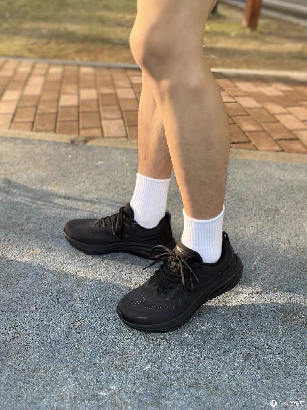 特步运动跑鞋满足不同跑者的多元化需求。