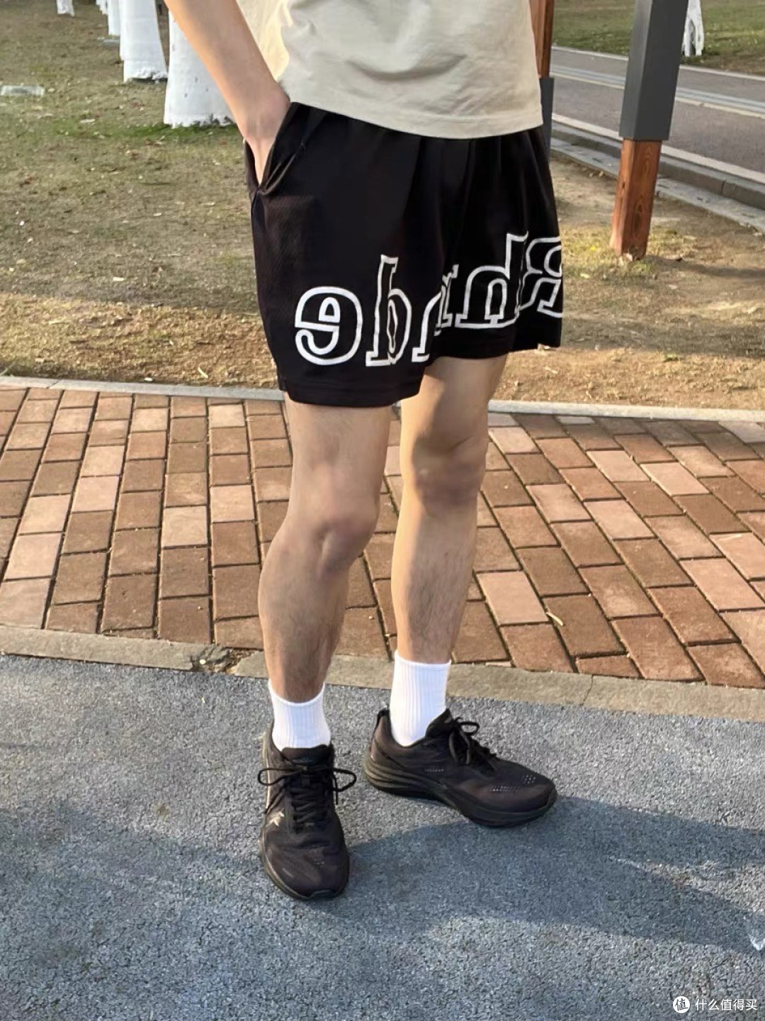 特步运动跑鞋满足不同跑者的多元化需求。