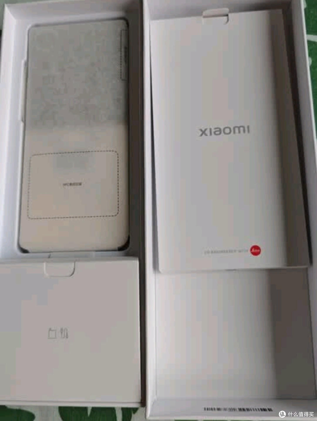 MIX Flip 2：小米折叠屏新纪元，星云紫璀璨登场