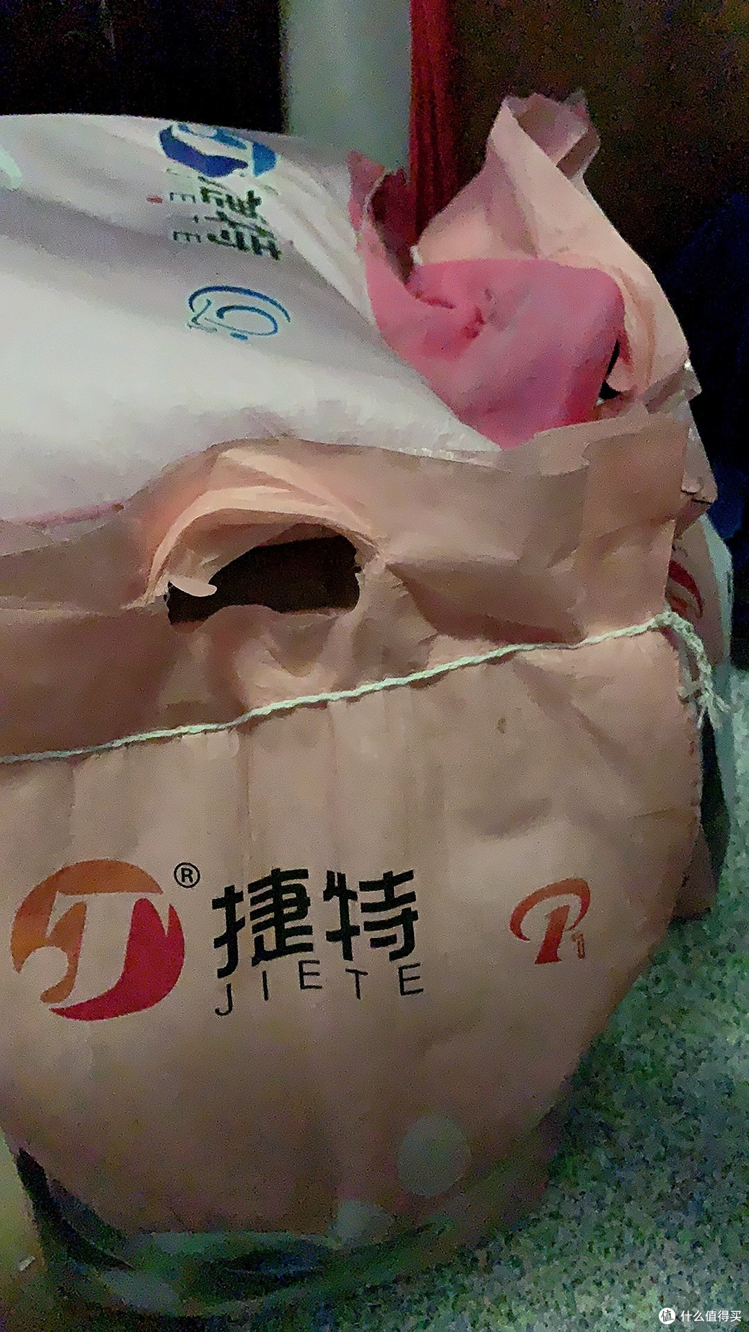 捷特膨润土猫砂：大容量实惠之选
