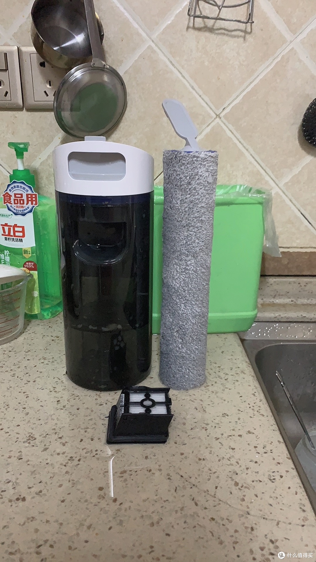 海尔洗地机小白Q3:轻松打扫无死角