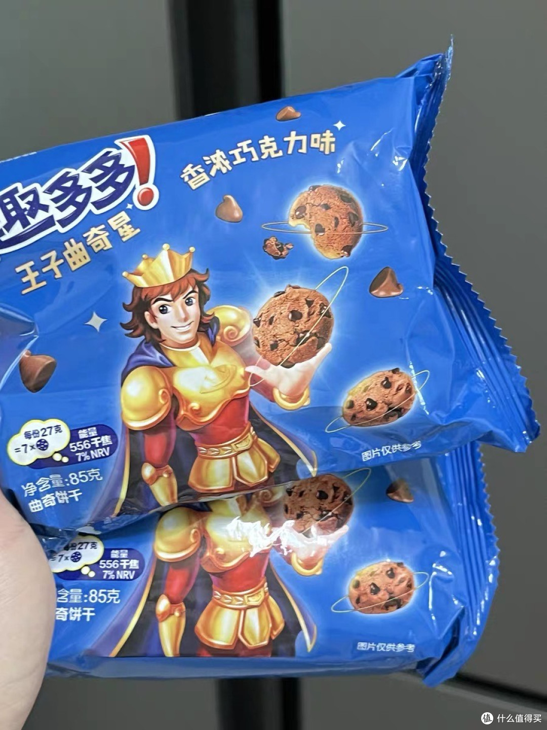 趣多多巧克力饼干,凭借其浓郁的巧克力风味与酥脆口感
