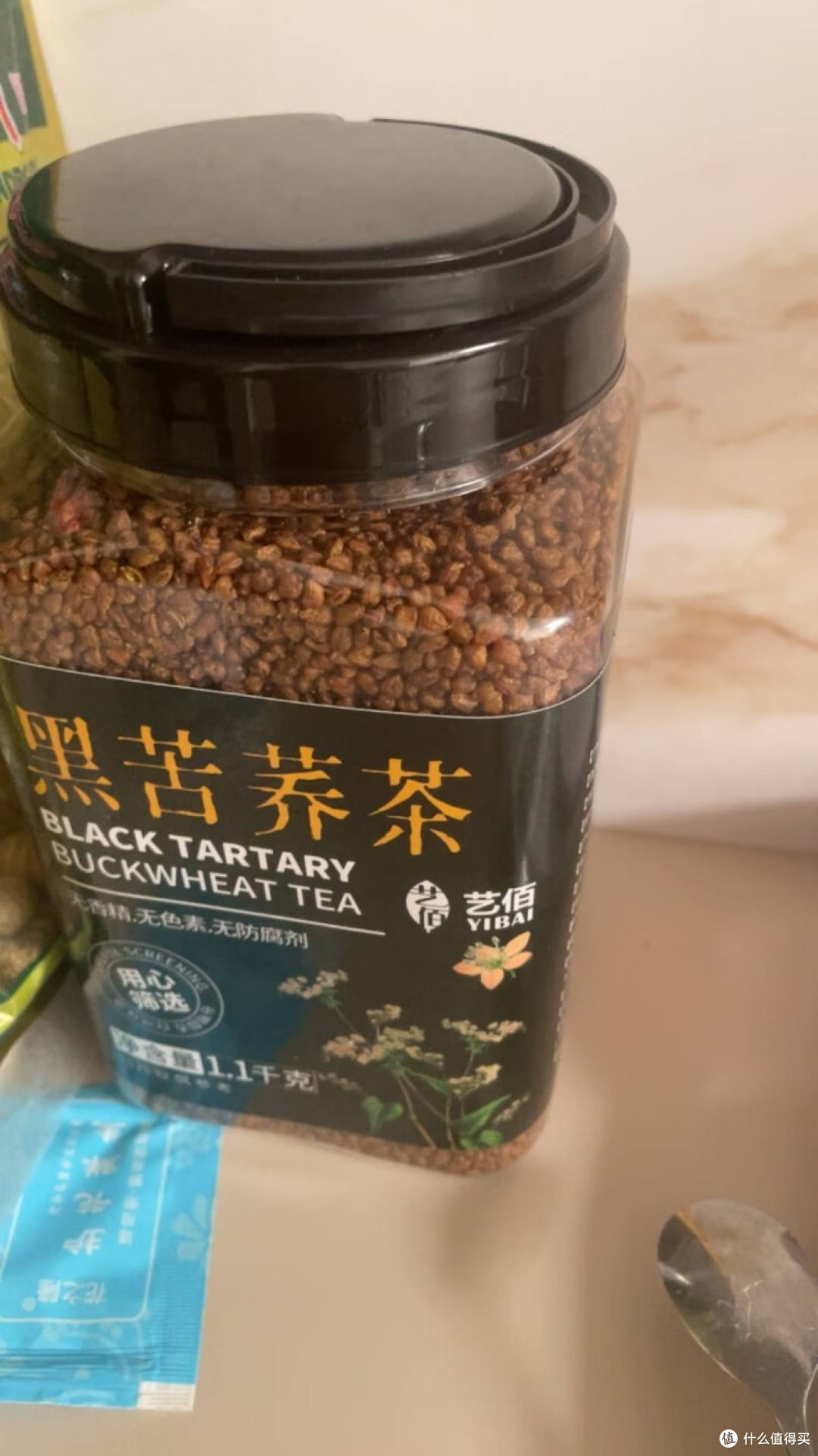 艺佰黑苦荞茶：1.1千克的“养生吨吨桶”，喝出身体“清透感”