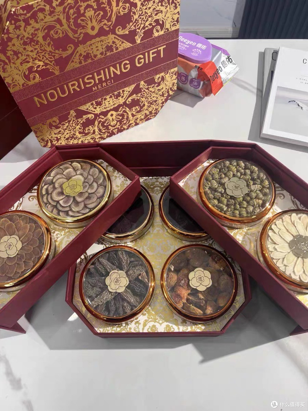 燕窝礼盒仿佛开启了一份珍贵的健康宝藏