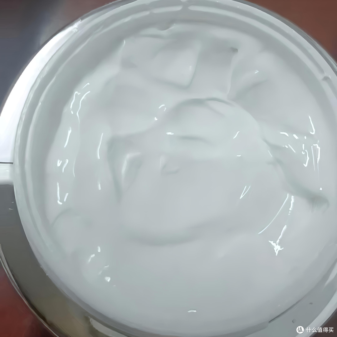 自然堂素颜霜,轻薄不油腻
