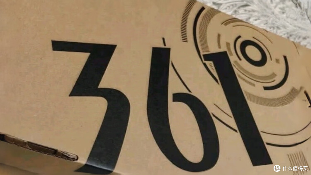 361°全黑跑鞋:实用主义的慢跑哲学,藏在每一寸设计里