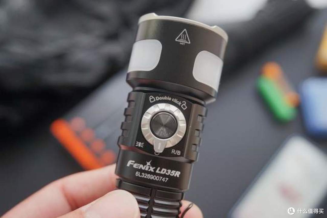 三光齐聚,一筒多用!Fenix LD35R手电开启照明新境界