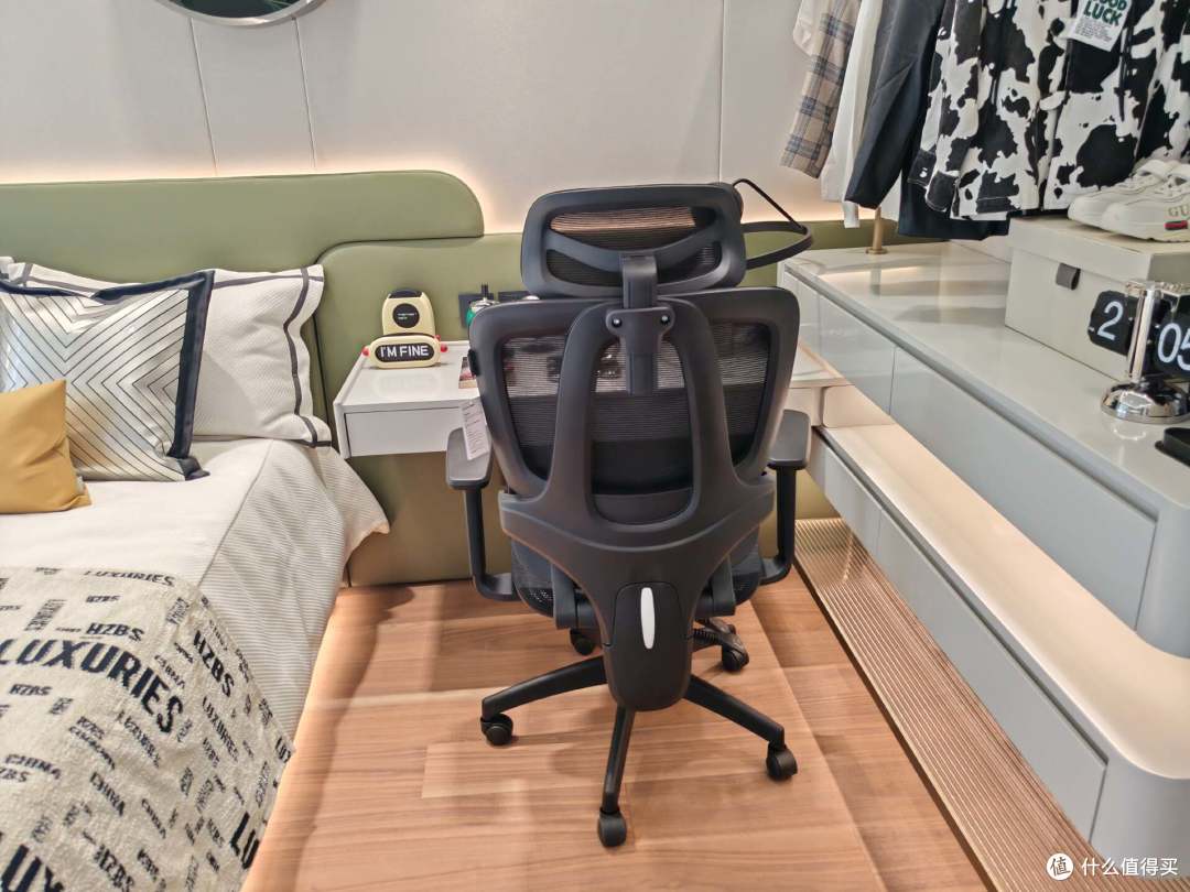 腰椎健康问题刻不容缓！夏草木Fit人体工学椅安排上，舒服多了