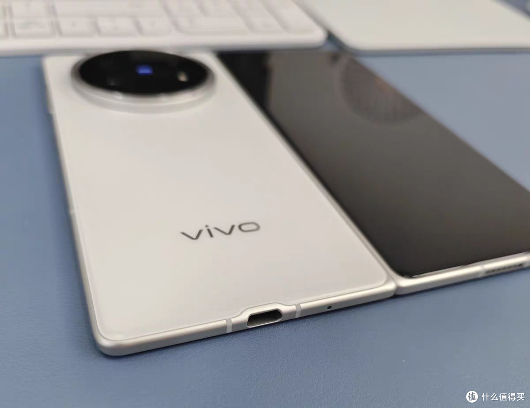 vivo X Fold5即将发布，轻薄革新引关注，你会买单吗？