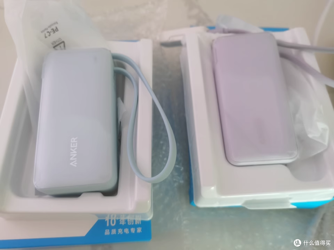 Anker 三合一充电宝：小身材藏着大能量！​